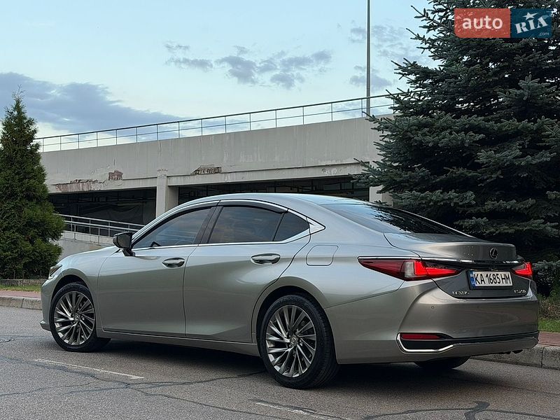Седан Lexus ES 2018 в Києві