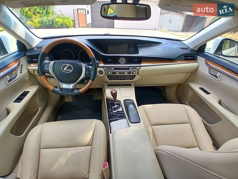 Седан Lexus ES 2014 в Одесі
