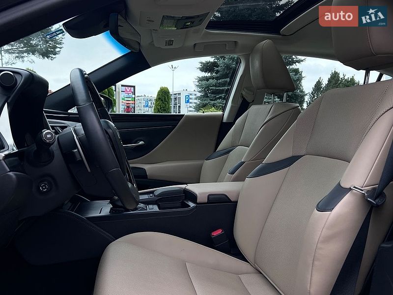 Седан Lexus ES 2020 в Львові