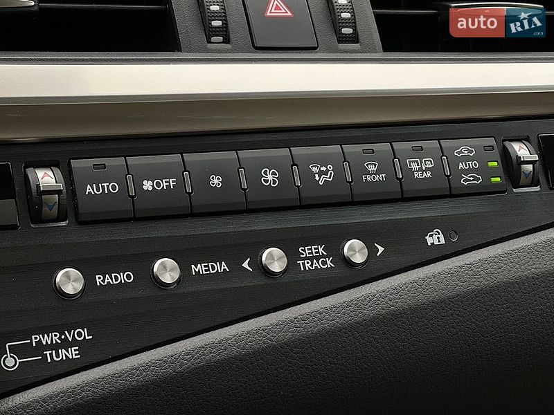 Седан Lexus ES 2020 в Львові
