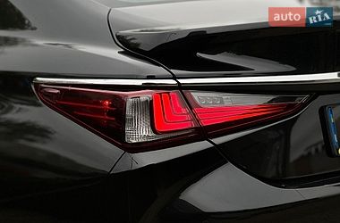 Седан Lexus ES 2020 в Львові
