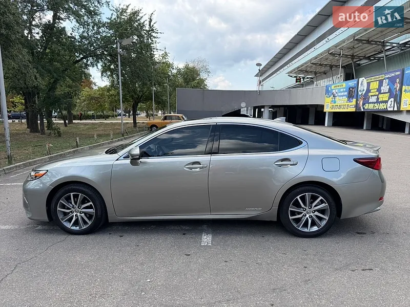 Lexus ES 2016