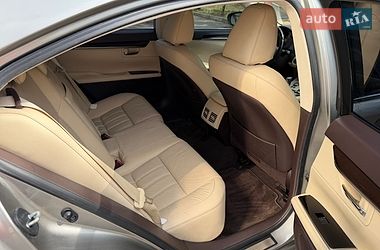 Седан Lexus ES 2016 в Киеве