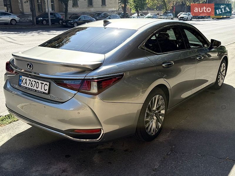 Седан Lexus ES 2025 в Києві