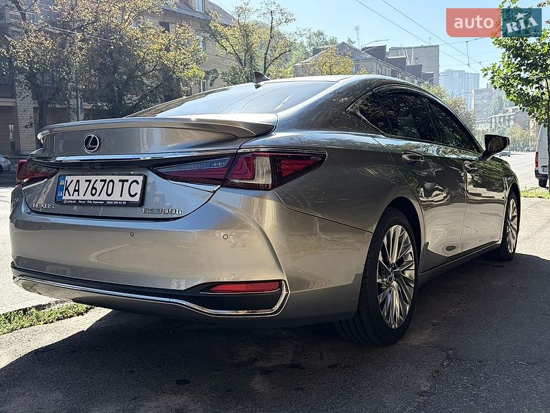 Седан Lexus ES 2025 в Києві