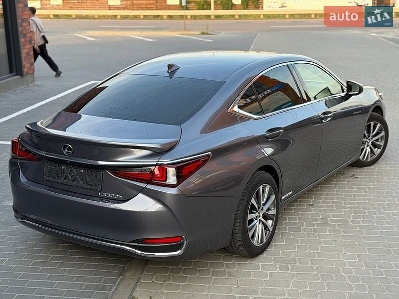 Седан Lexus ES 2020 в Виннице