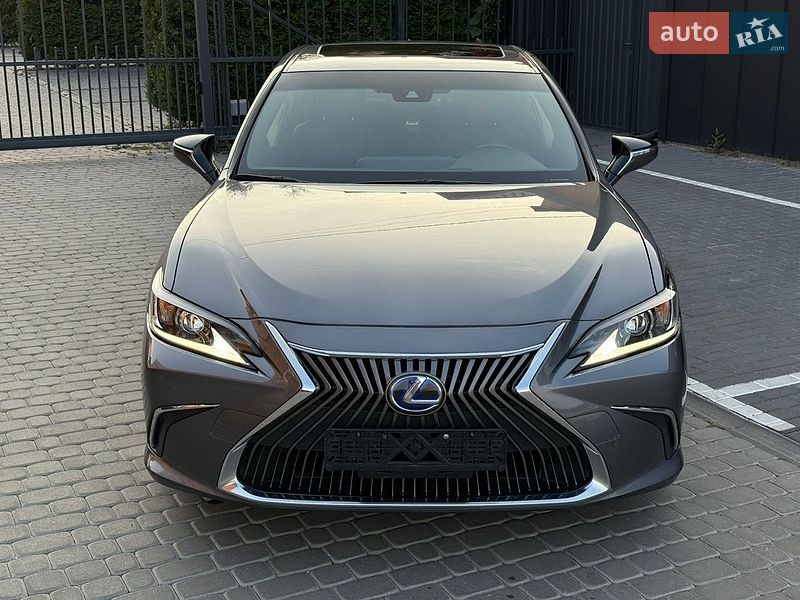 Седан Lexus ES 2020 в Виннице