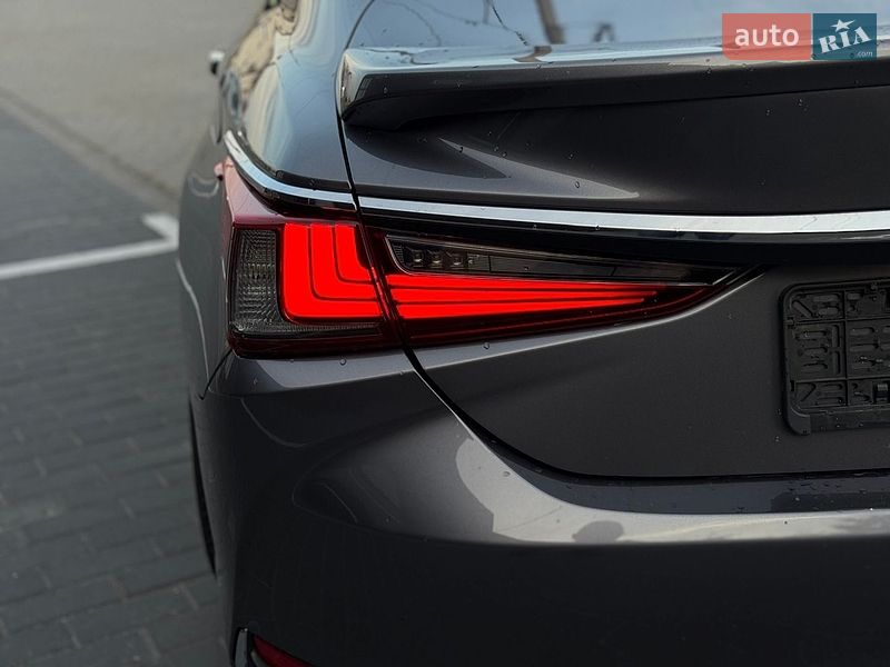 Седан Lexus ES 2020 в Виннице