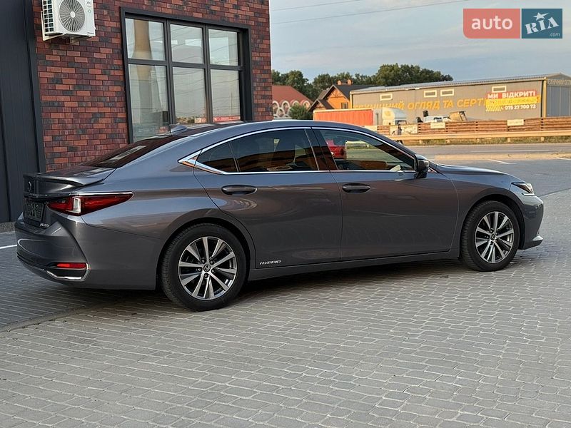 Седан Lexus ES 2020 в Виннице
