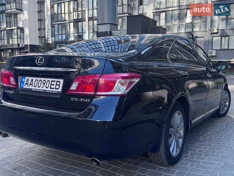 Седан Lexus ES 2011 в Виннице