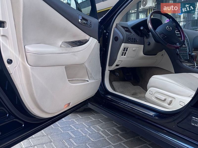Седан Lexus ES 2011 в Виннице