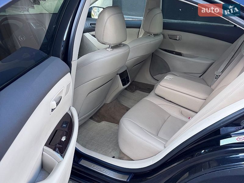 Седан Lexus ES 2011 в Виннице