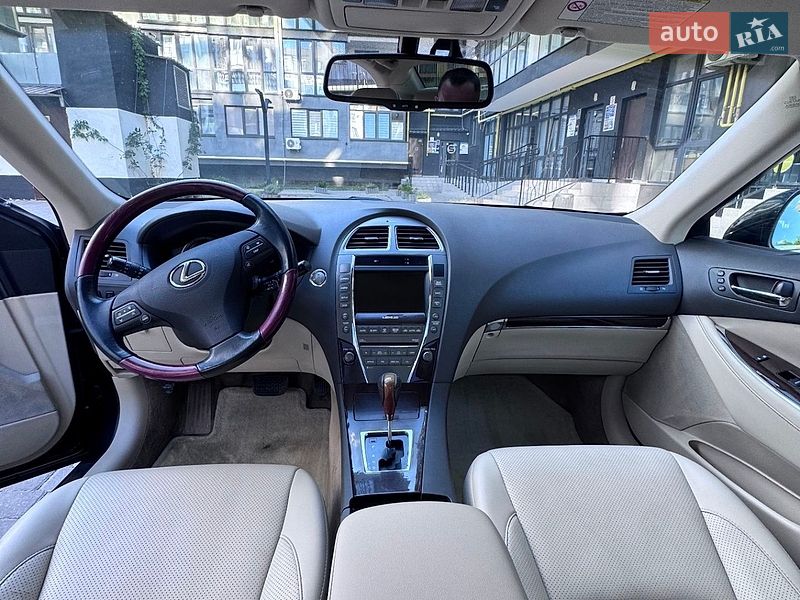 Седан Lexus ES 2011 в Виннице