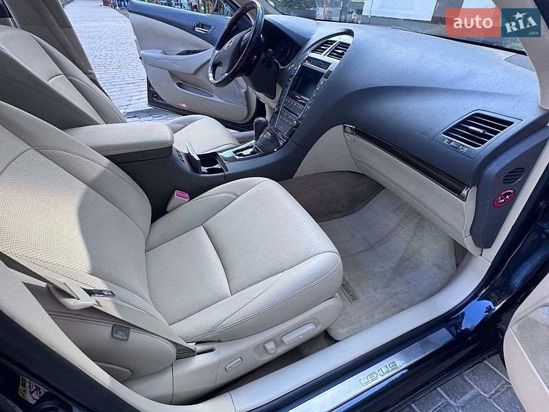 Седан Lexus ES 2011 в Виннице
