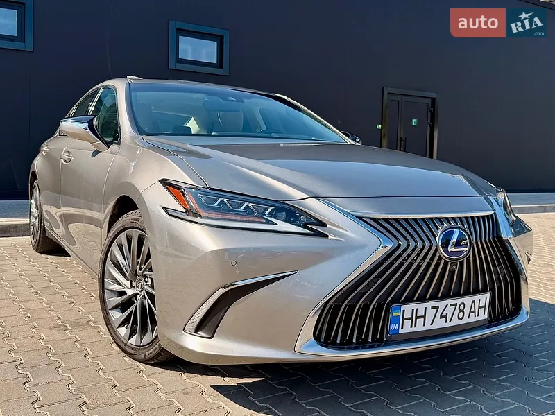 Lexus ES 2020