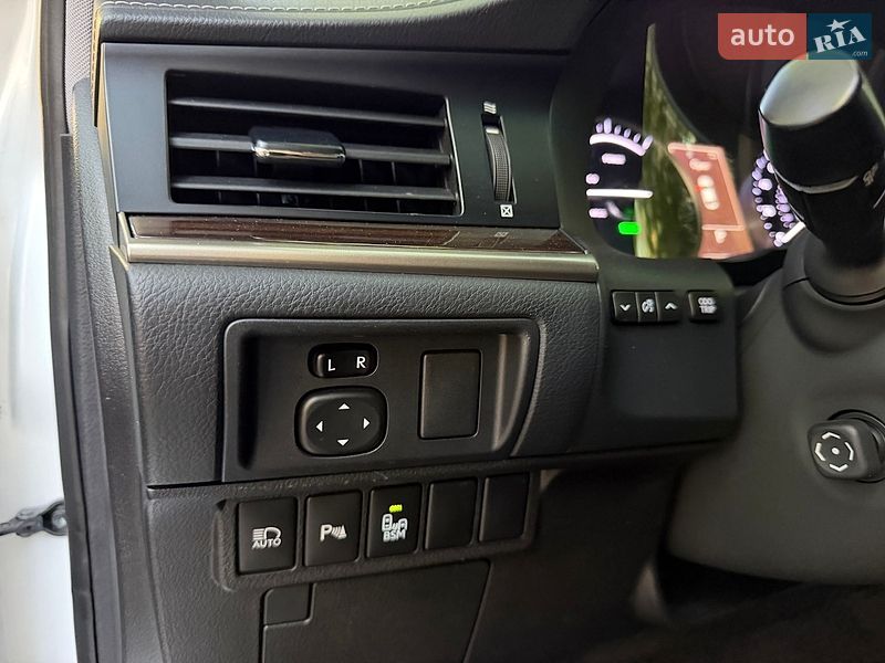 Седан Lexus ES 2016 в Одесі