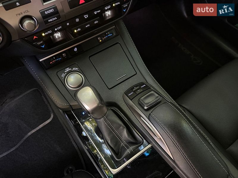 Седан Lexus ES 2016 в Одесі