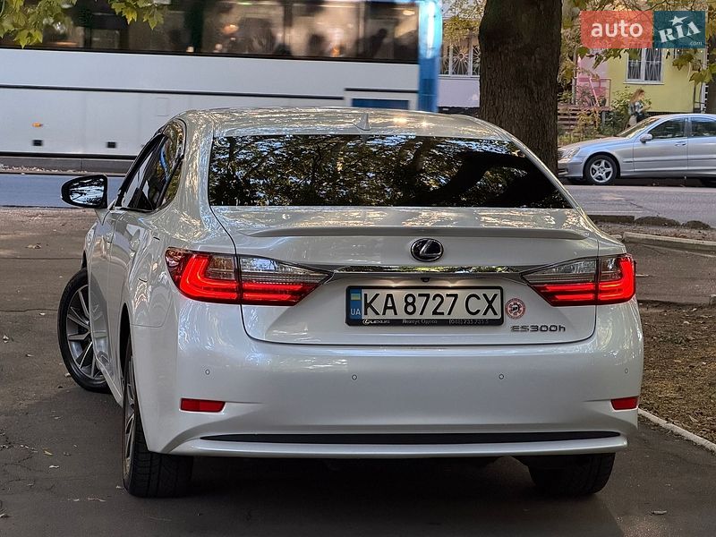 Седан Lexus ES 2016 в Одесі
