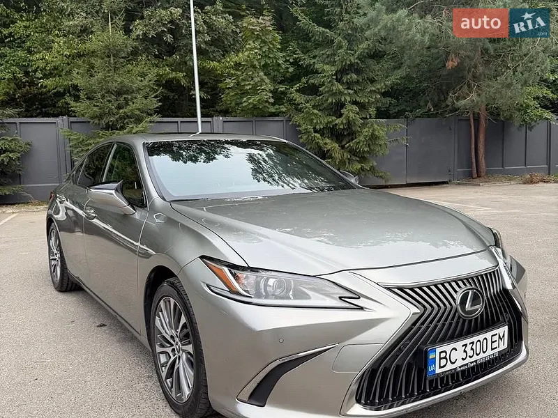 Lexus ES 2020