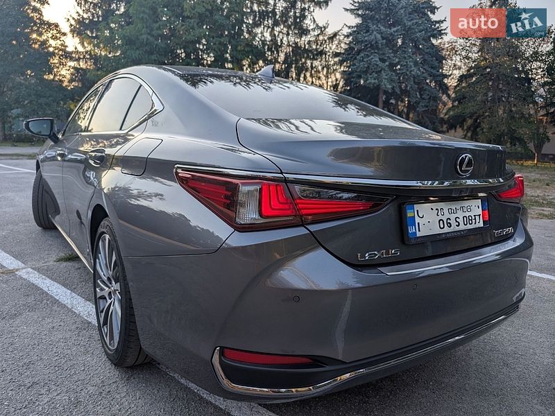Седан Lexus ES 2021 в Києві