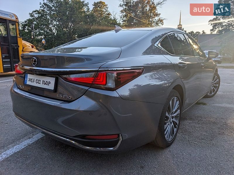 Седан Lexus ES 2021 в Києві