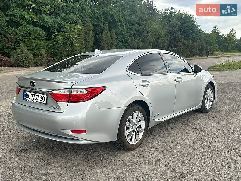 Седан Lexus ES 2014 в Львові