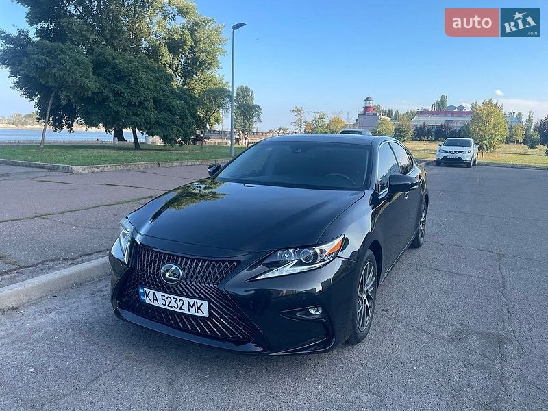 Седан Lexus ES 2018 в Черкасах