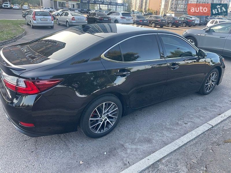 Седан Lexus ES 2018 в Черкасах