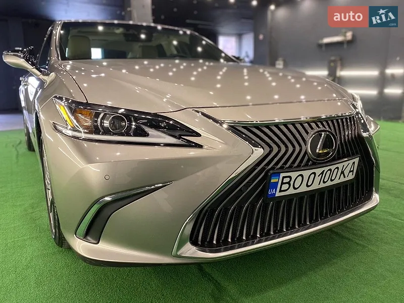 Lexus ES