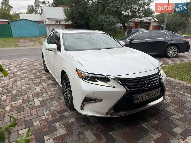 Lexus ES