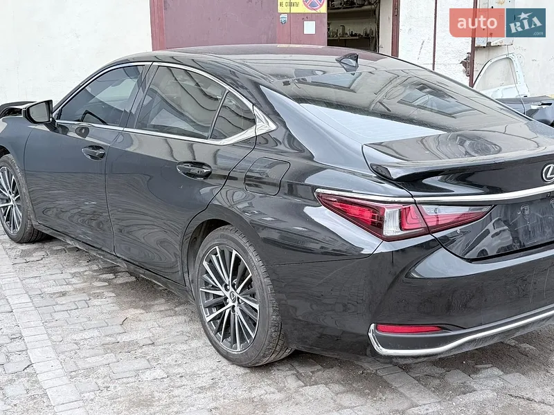 Lexus ES