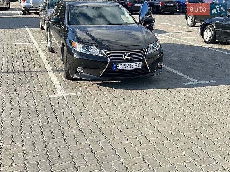 Седан Lexus ES 2012 в Львові