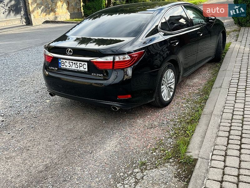Седан Lexus ES 2012 в Львові