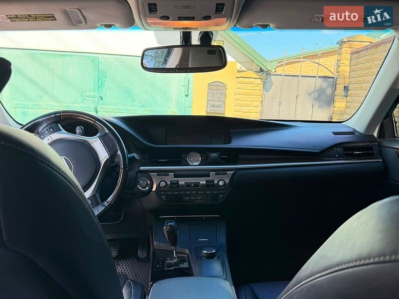 Седан Lexus ES 2015 в Фастове