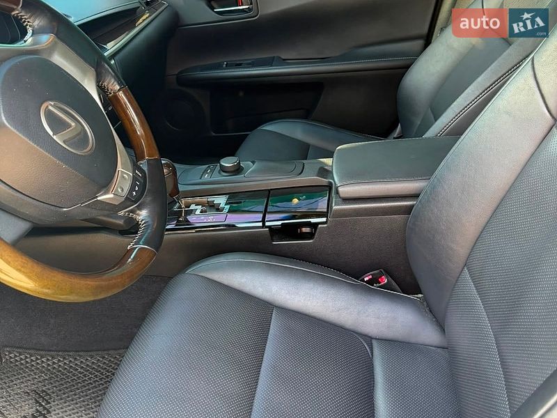 Седан Lexus ES 2015 в Фастове