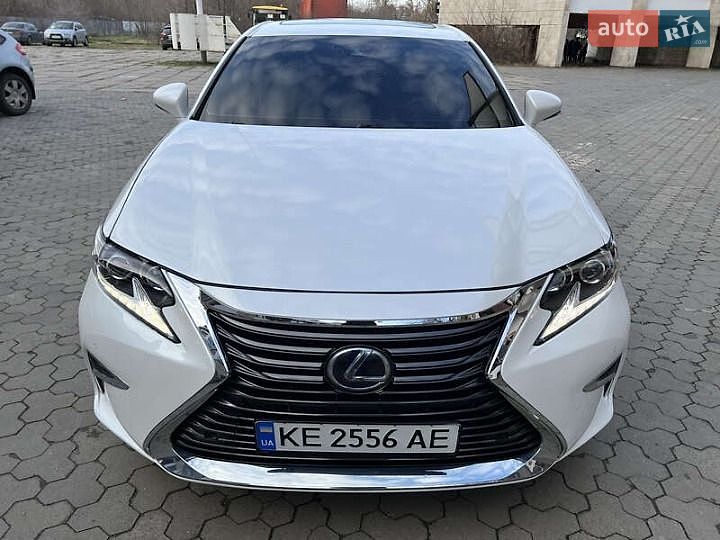 Седан Lexus ES 2015 в Ивано-Франковске