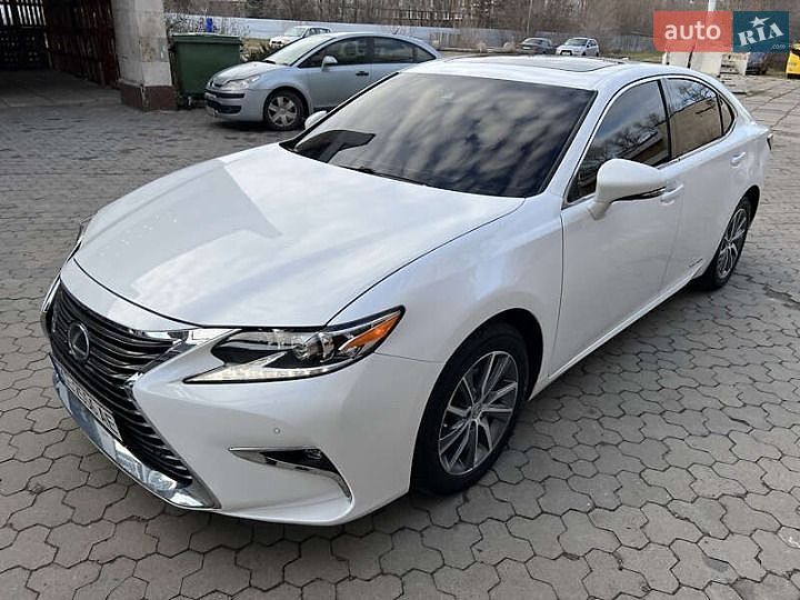 Седан Lexus ES 2015 в Ивано-Франковске