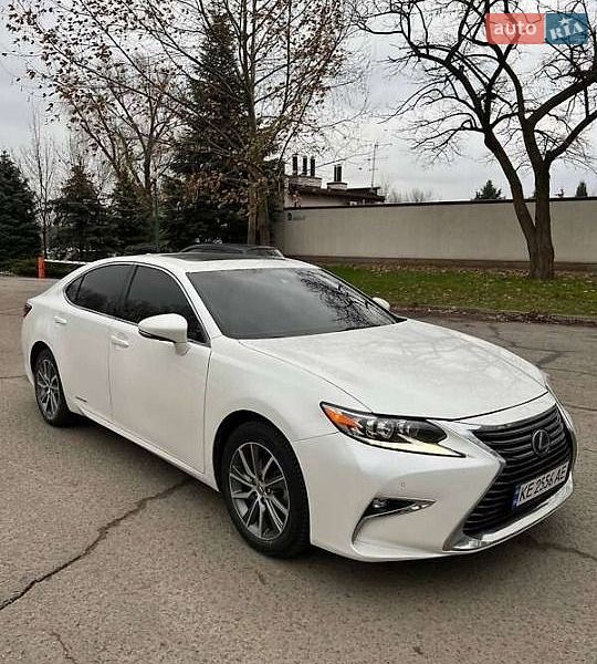 Седан Lexus ES 2015 в Ивано-Франковске