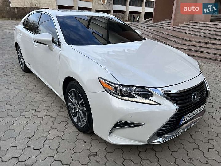 Седан Lexus ES 2015 в Ивано-Франковске