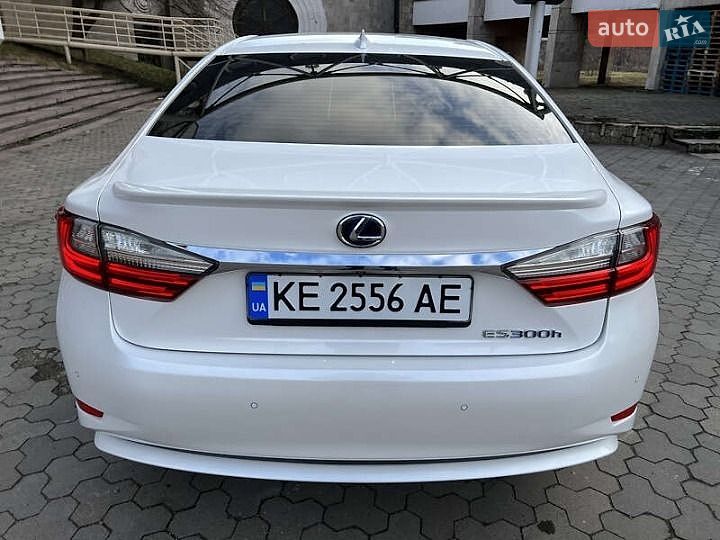 Седан Lexus ES 2015 в Ивано-Франковске