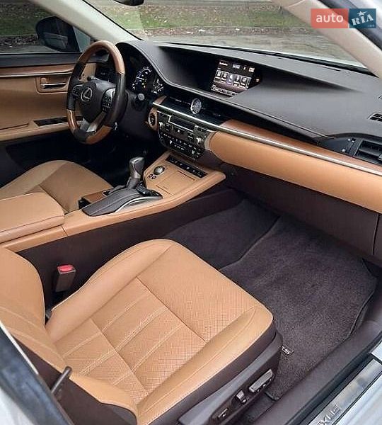 Седан Lexus ES 2015 в Ивано-Франковске