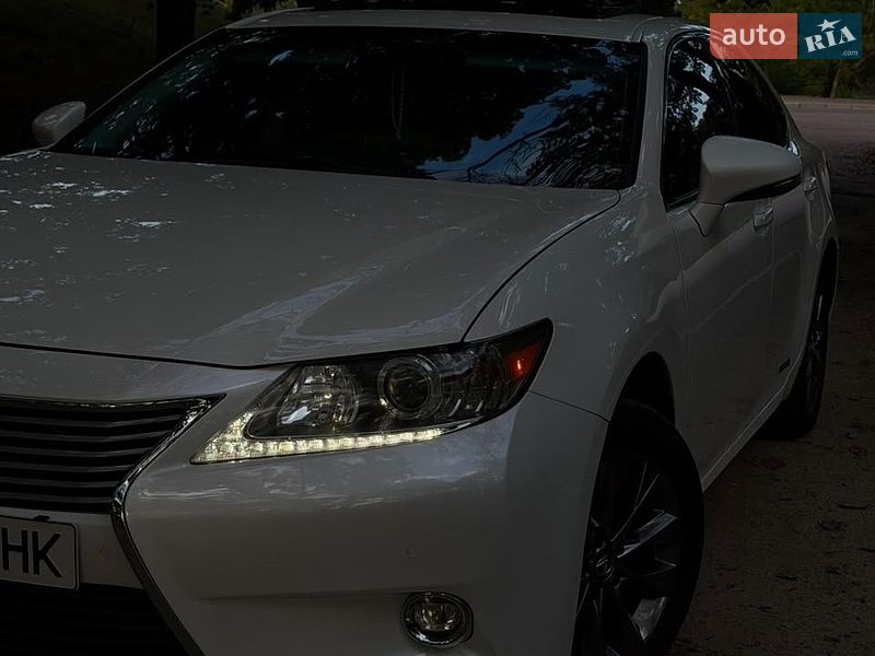 Седан Lexus ES 2013 в Кропивницком