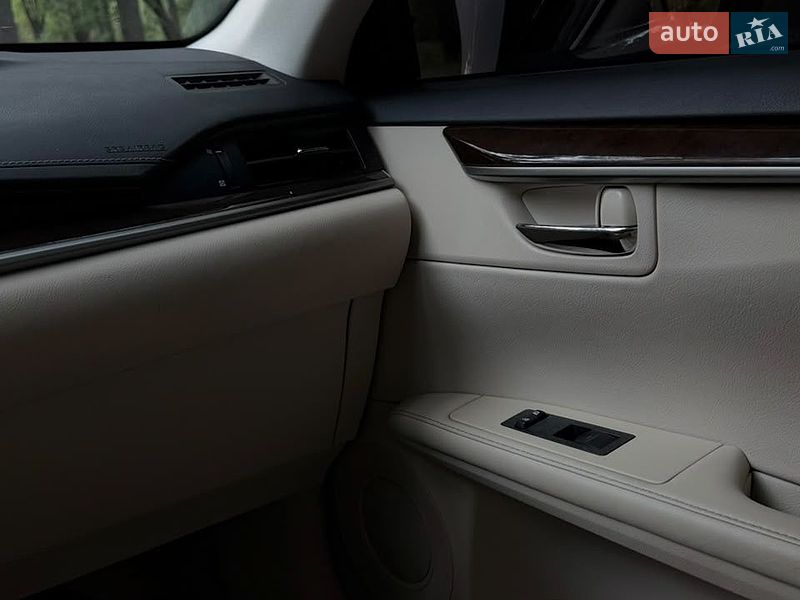 Седан Lexus ES 2013 в Кропивницком