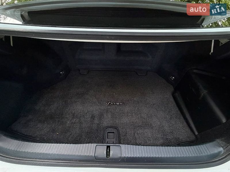 Седан Lexus ES 2013 в Кропивницком
