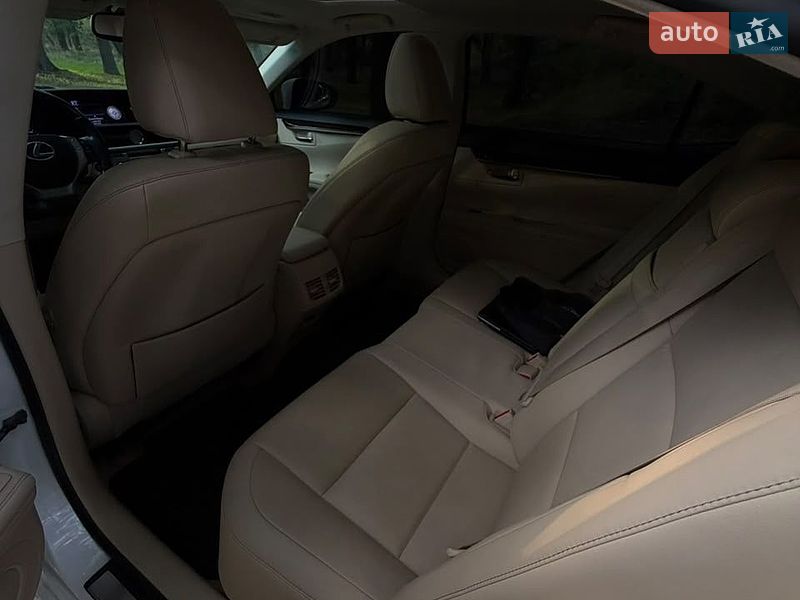 Седан Lexus ES 2013 в Кропивницком