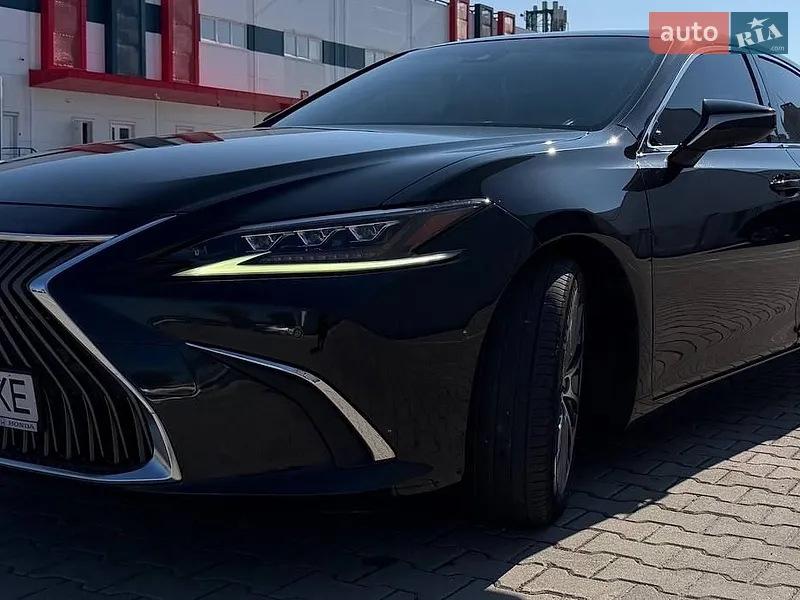 Lexus ES