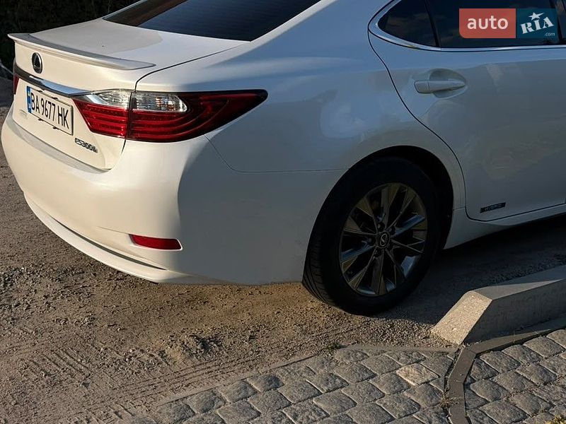 Седан Lexus ES 2013 в Кропивницком