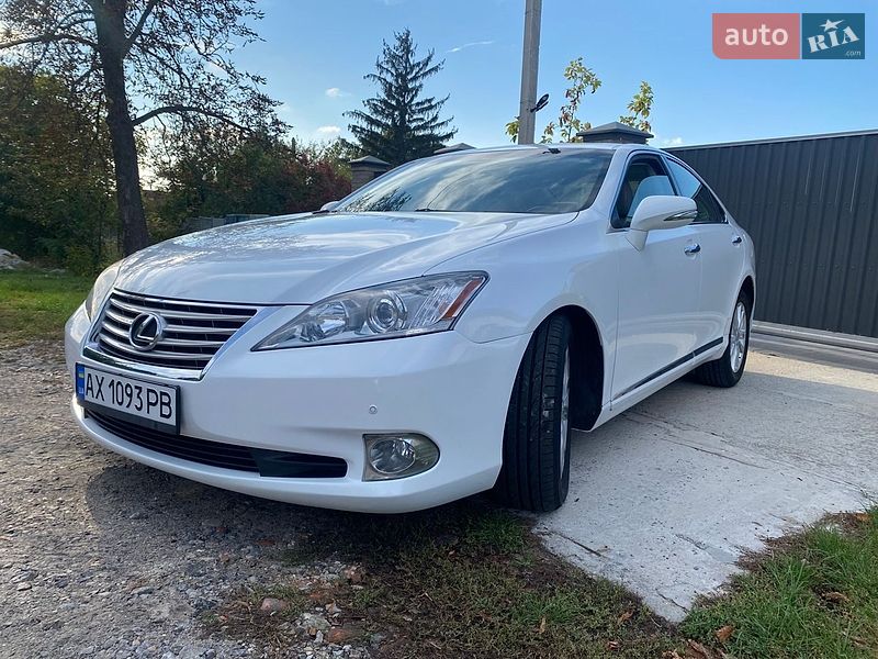 Седан Lexus ES 2012 в Южном
