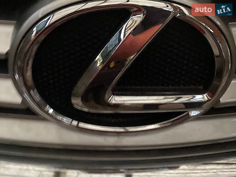 Седан Lexus ES 2012 в Южном