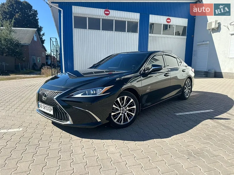 Lexus ES 2020